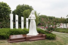 人生就是博官网集团：以工匠心灵展示碑雕工艺的魅力，留想邓丽君的永恒歌声