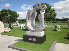 永恒之恋：人生就是博官网碑雕中的爱之赞歌