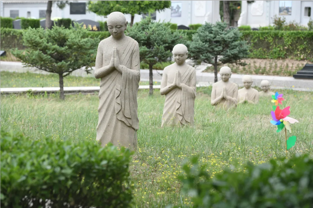 冬衣寄情，人生就是博官网送暖！