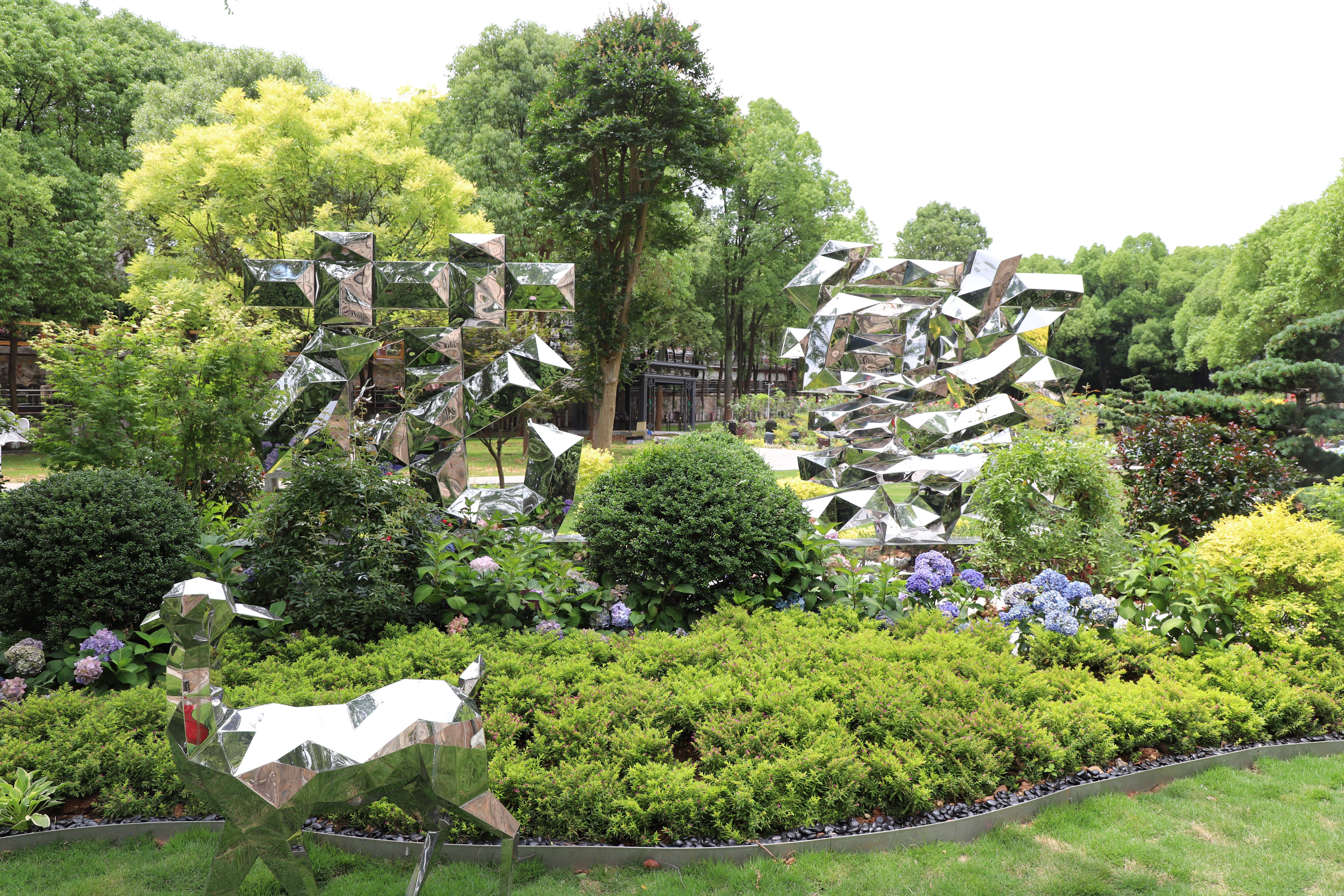 南京功德园：生态与文化的美满融合，让性命在繁花中永恒